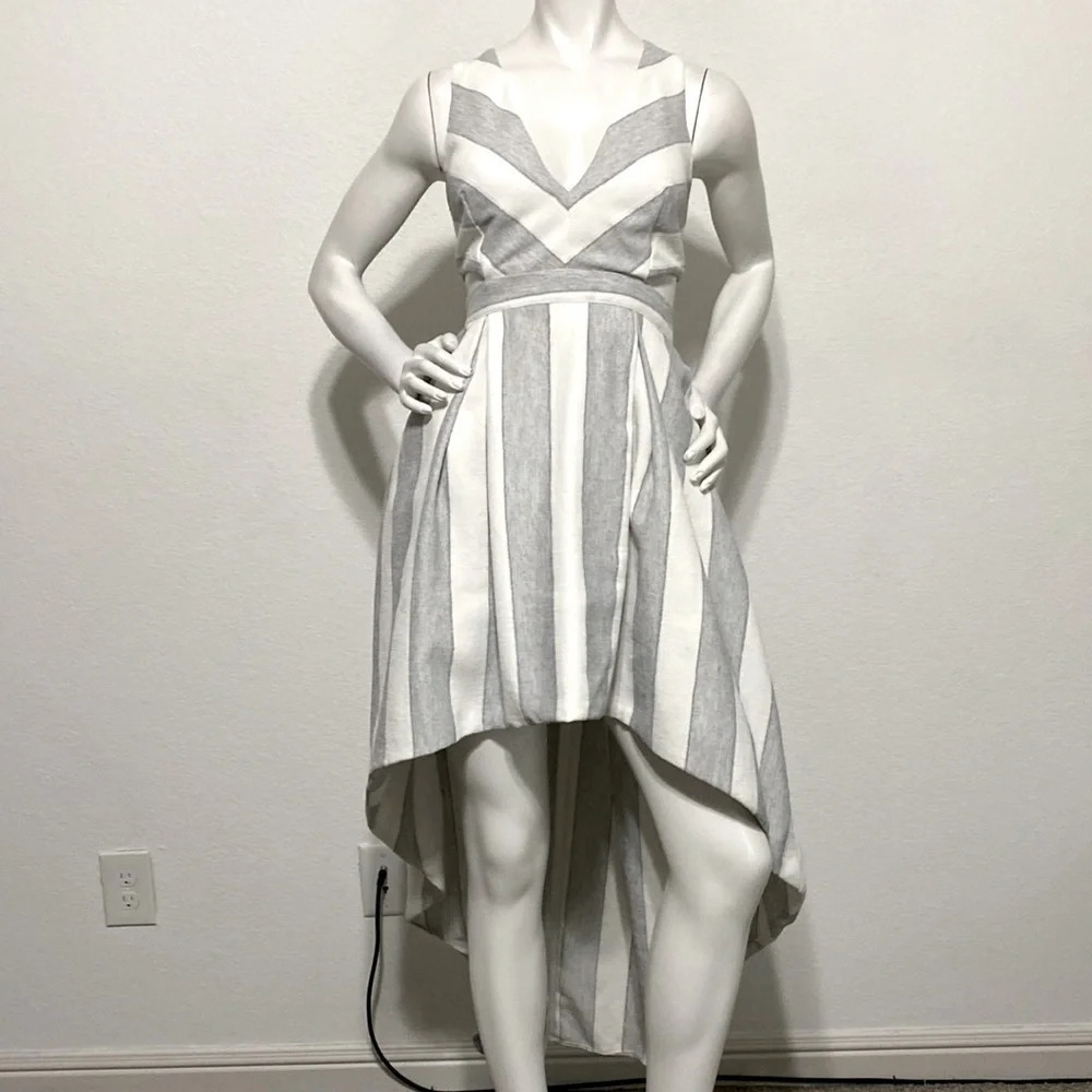 Vici L’atiste by Amy Gray White Striped High Low V-Neck Cut Out Dress Size L